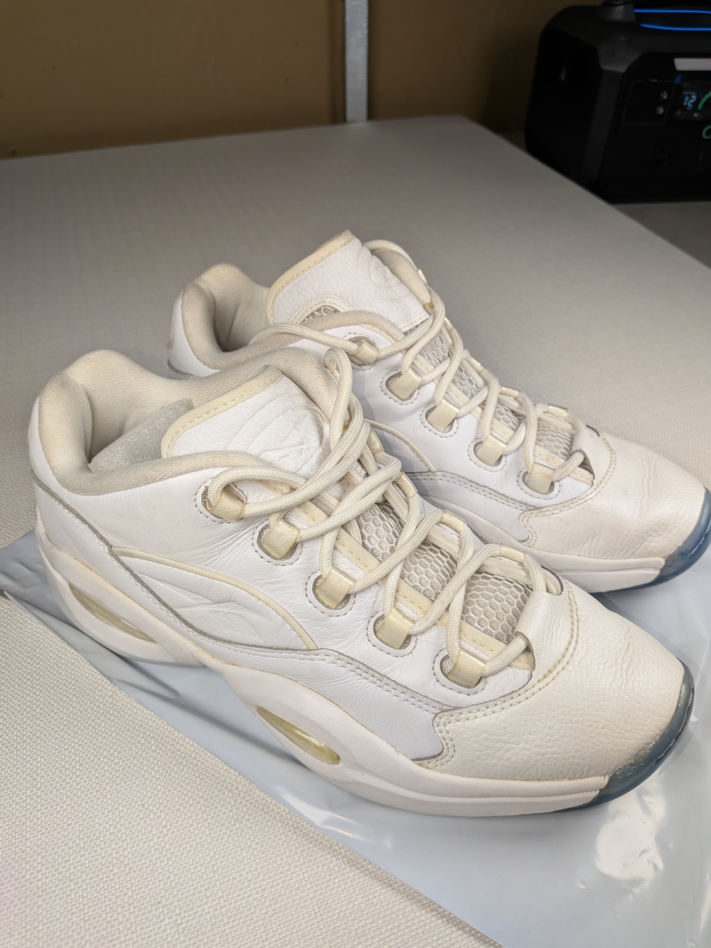 Reebok White Leather Chunky Sneakers Men’s Size 11 Athletic Casual Shoes